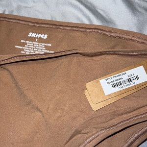 SKIMS NWOT Fits Everybody Cheeky Brief